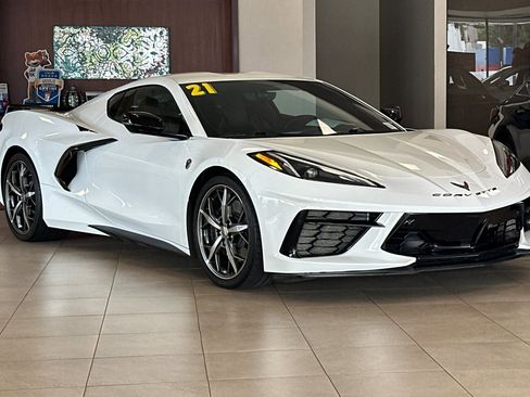 Used 2021 Chevrolet Corvette Stingray Premium Cpe w/ Z51 Performance Package image 2