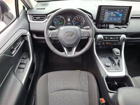 Used 2022 Toyota RAV4 XLE image 12