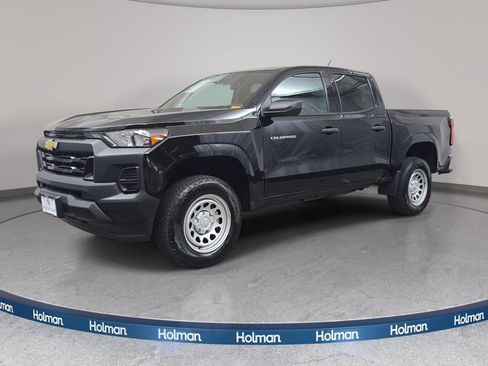 Used 2025 Chevrolet Colorado W/T RWD image 1