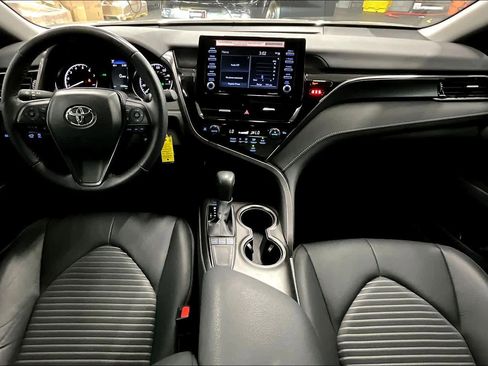 Used 2024 Toyota Camry SE image 15