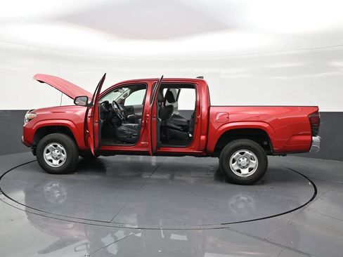 Used 2022 Toyota Tacoma SR5 RWD image 30