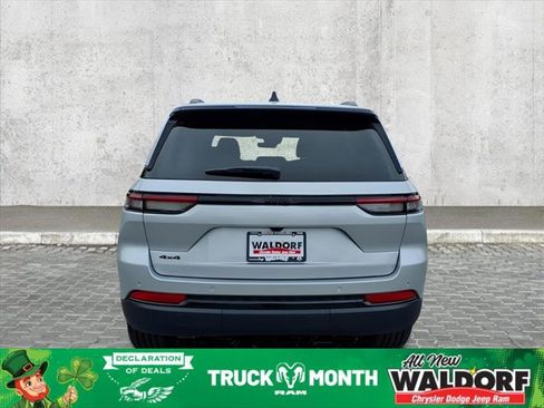 New 2025 Jeep Grand Cherokee Altitude image 4