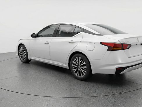 Used 2025 Nissan Altima 2.5 SV image 6