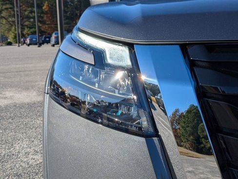 New 2025 Nissan Pathfinder Platinum image 10