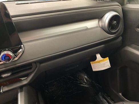 New 2026 Chevrolet Colorado LT w/ LT Convenience Package AWD/4WD image 24
