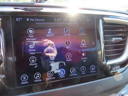 Used 2017 Chrysler Pacifica Touring-L FWD image 26