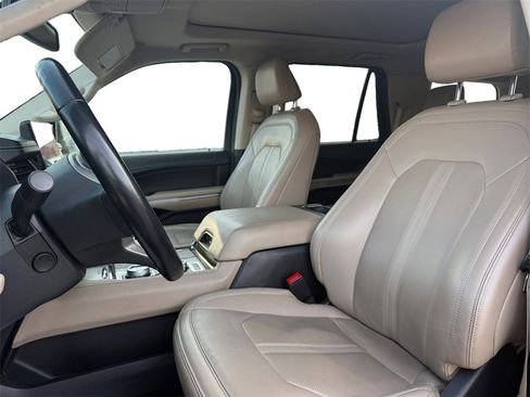 Used 2024 Ford Expedition Limited image 9