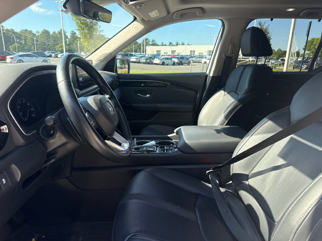 Certified 2025 Honda Pilot Touring image 13