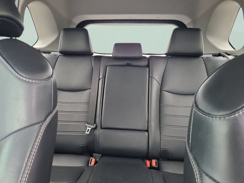 Used 2020 Toyota RAV4 XLE Premium FWD image 10