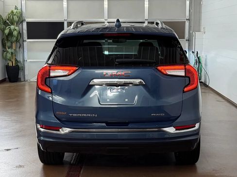 Used 2024 GMC Terrain Denali w/ Denali Premium Package AWD/4WD image 4