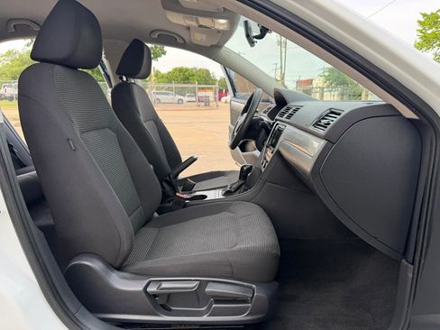 Used 2017 Volkswagen Passat 1.8T S FWD image 20