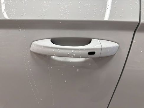 Used 2024 Volkswagen Taos SE image 13