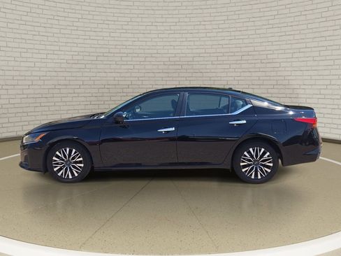 Used 2024 Nissan Altima 2.5 SV FWD image 8