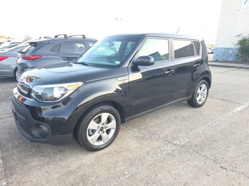 Used 2017 Kia Soul FWD image 2