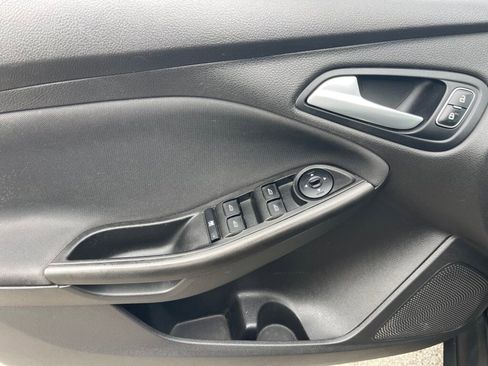 Used 2018 Ford Focus SEL FWD image 7