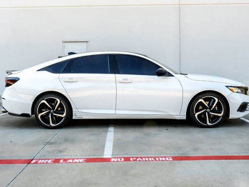 Used 2022 Honda Accord Sport image 2