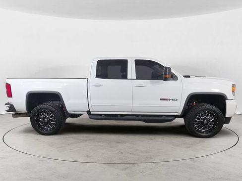 Used 2018 GMC Sierra 2500 SLT w/ Duramax Plus Package AWD/4WD image 6