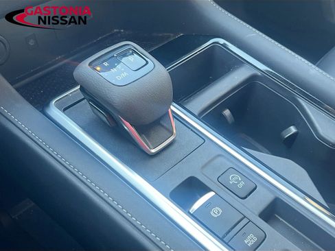 Used 2024 Nissan Pathfinder SL image 22