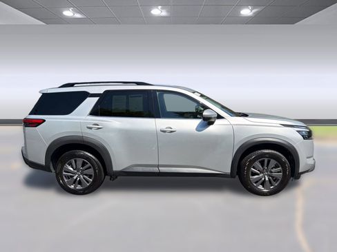Used 2025 Nissan Pathfinder SV AWD/4WD image 8