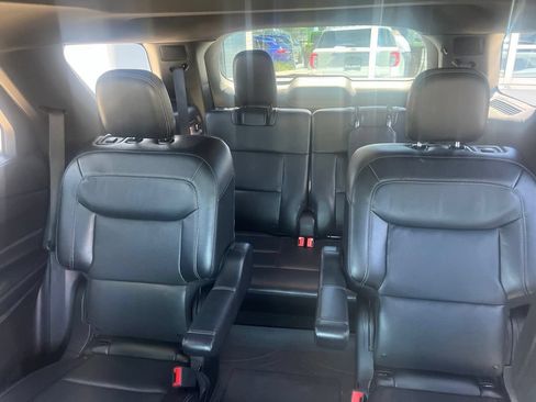 Used 2020 Ford Explorer Limited w/ Class III Trailer Tow Package RWD image 9