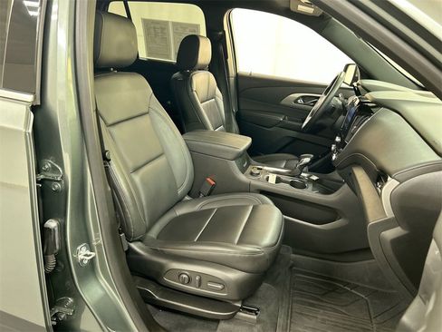 Used 2023 Chevrolet Traverse LT image 23