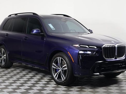 Used 2023 BMW X7 xDrive40i w/ Executive Package image 3