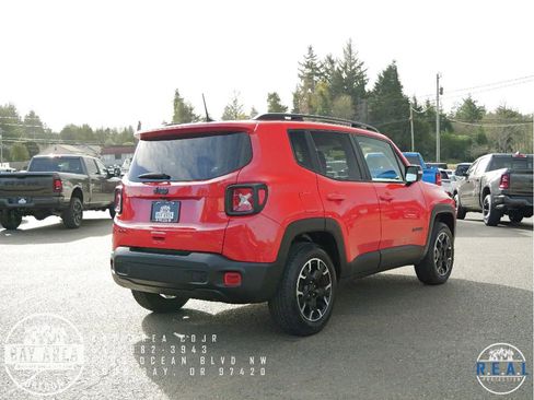Used 2023 Jeep Renegade Latitude image 5