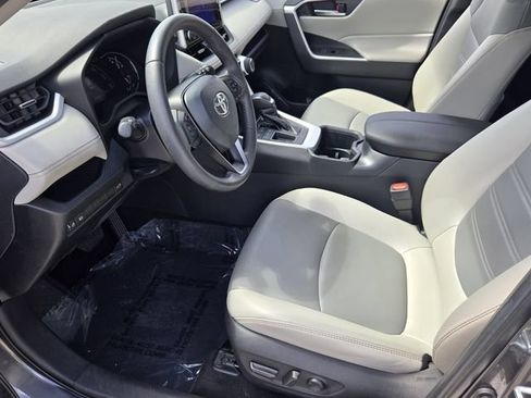 Used 2023 Toyota RAV4 XLE Premium FWD image 10