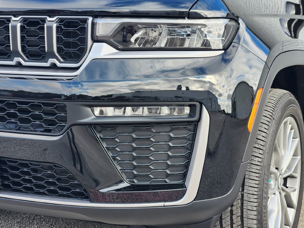 New 2027 Jeep Grand Cherokee Limited RWD image 6
