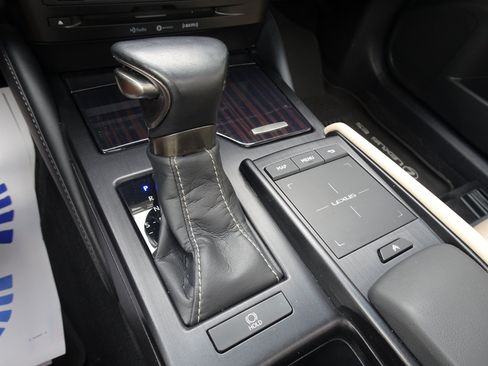 Used 2020 Lexus ES 350 w/ Accessory Package FWD image 17