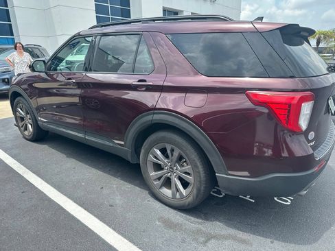 Used 2022 Ford Explorer XLT w/ Equipment Group 202A RWD image 3