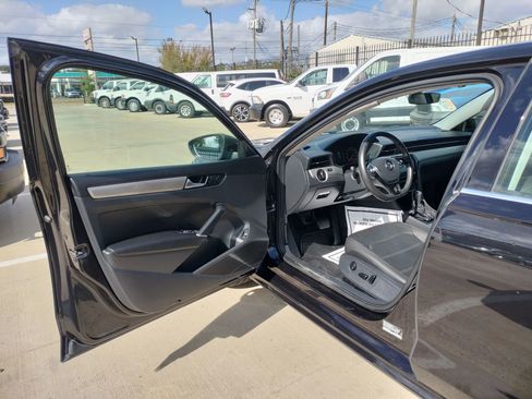 Used 2021 Volkswagen Passat 2.0T SE w/ Luggage Net & Mats Package image 21