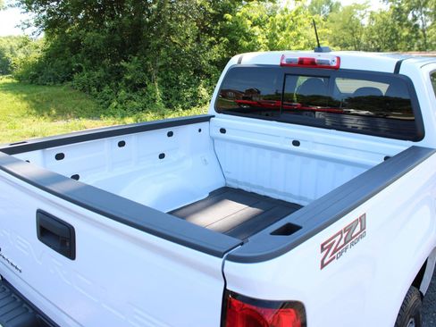Used 2021 Chevrolet Colorado Z71 AWD/4WD image 9