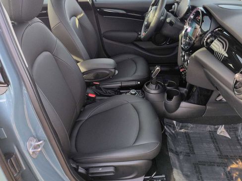 Certified 2023 MINI Cooper 4-Door Hardtop w/ Multitone Edition image 24