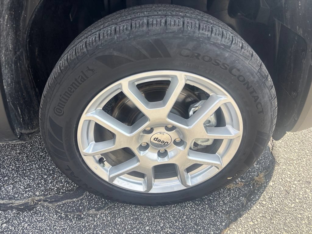Used 2023 Jeep Renegade Latitude AWD/4WD image 11