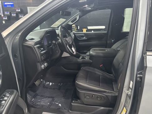 Used 2023 GMC Yukon XL SLT w/ SLT Premium Package image 10