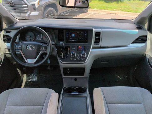 Used 2016 Toyota Sienna LE FWD image 15