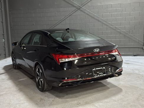 Used 2022 Hyundai Elantra Limited FWD image 6