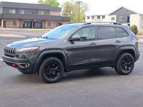 Used 2017 Jeep Cherokee Trailhawk w/ Comfort/Convenience Group AWD/4WD image 10