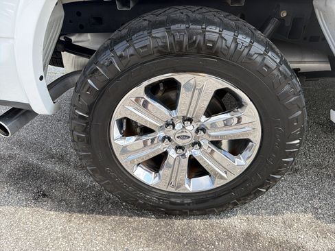 Used 2018 Ford F150 Lariat w/ Equipment Group 502A Luxury AWD/4WD image 17