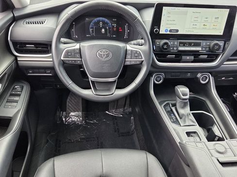 Used 2025 Toyota Grand Highlander AWD image 7