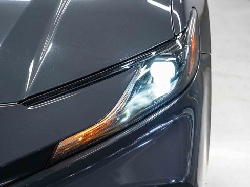 Used 2025 Toyota Camry SE FWD image 7