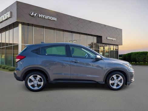 Used 2019 Honda HR-V LX image 2