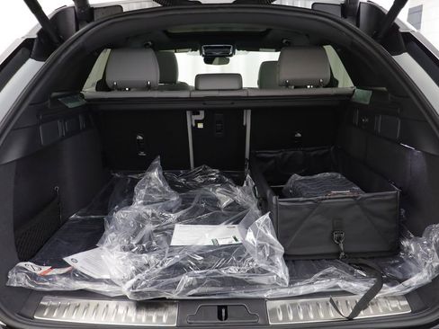 New 2026 Land Rover Range Rover Velar Dynamic SE image 19