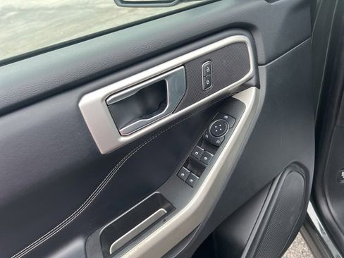 Used 2022 Ford Explorer XLT w/ Equipment Group 202A image 9