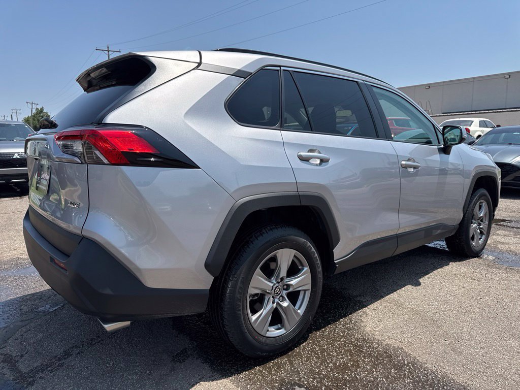 Used 2024 Toyota RAV4 XLE FWD image 4