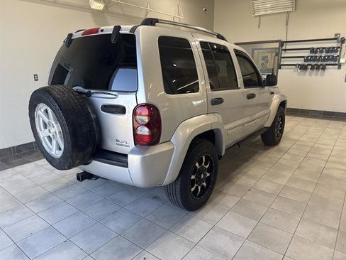 Used 2007 Jeep Liberty Limited image 3