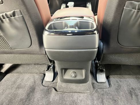 Used 2024 Kia Telluride EX w/ EX Captain's Chair Package image 23