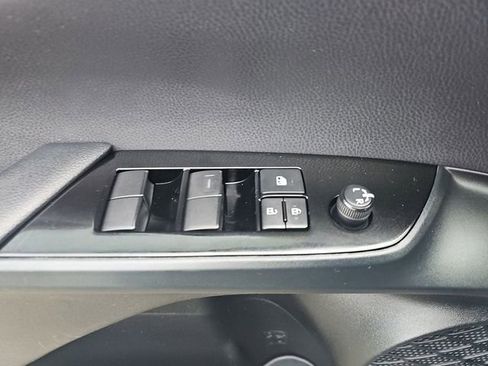 Used 2021 Toyota Prius Prime XLE image 19