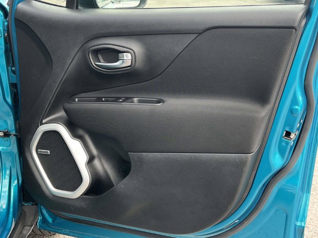 Used 2021 Jeep Renegade Latitude w/ Luxury Group I FWD image 25